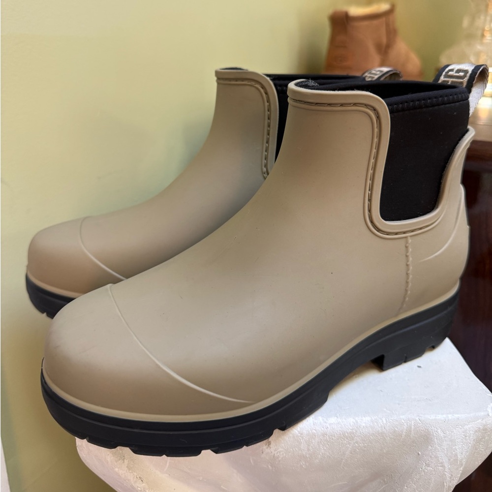 UGG Droplet waterproof rain boots in a taupe color. - Picture 5 of 7